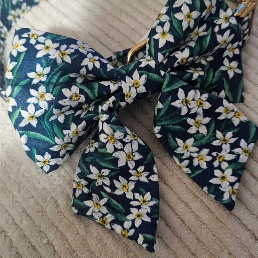 The Foggy Dog Green Floral Lady Bow Dog Collar (M)